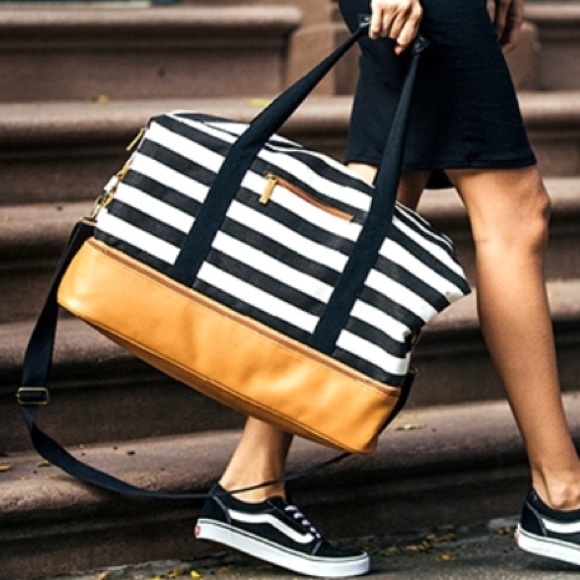 dsw weekender bag with shoe compartment